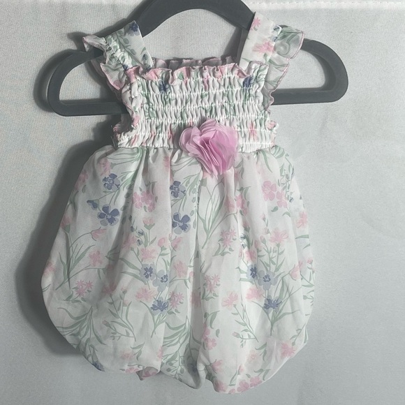Bon Bébé Baby Girl Romper 3-6M Floral Sleeveless Outfit w/ Pink Flower Accent - Picture 1 of 7